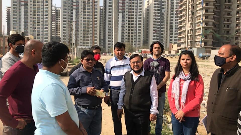 Today NEFOMA team conducted a survey of GRENO West by Greater Noida Authority newly appointed GM project and team to make them aware of the problems.