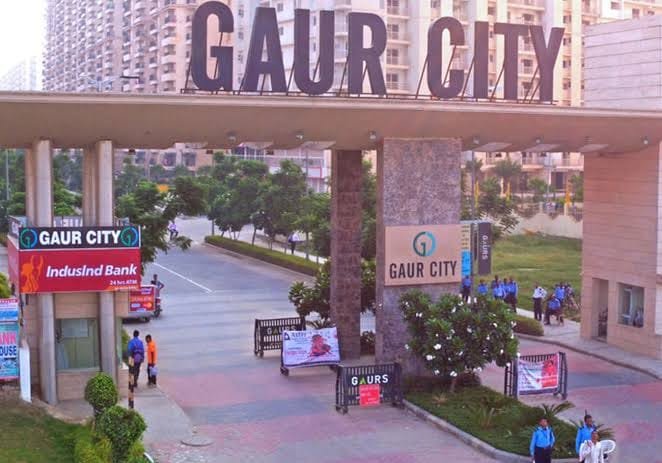 सोसाइटी बिल्डर के चुंगल से मुक्ति होते ही मेंटीनेंस चार्ज में आई भारी कमी, गौरसिटी सोसाइटी निवासियों में खुशी ।