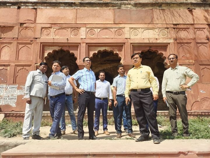 कासना में होगा विकास, सीईओ ग्रेटर नोएडा ने किया दौरा ।