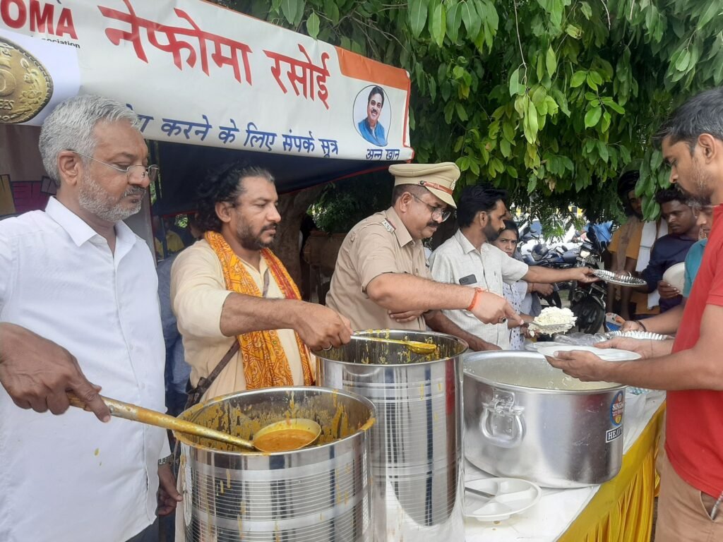 जरूरतमंद लोगों के लिए ग्रेनो वेस्ट में नेफोमा रसोई की हुई शुरुआत ₹5 में भरपेट खाया भोजन ।