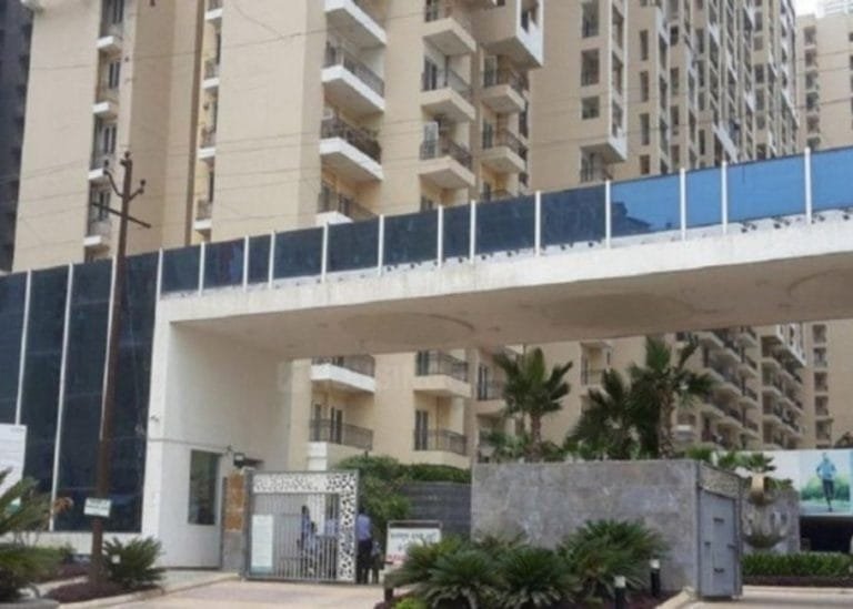 अजनारा ली गार्डन सोसाइटी में फ्लैट जलकर हुआ खाक फायर सेफ्टी नही आया काम ।