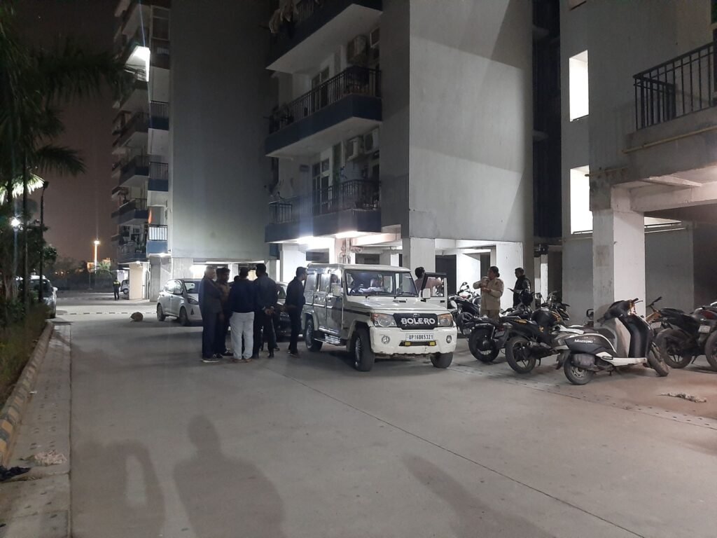 ग्रेनोवेस्ट वेदांतम सोसाइटी में पकड़ा गया एक गिरोह