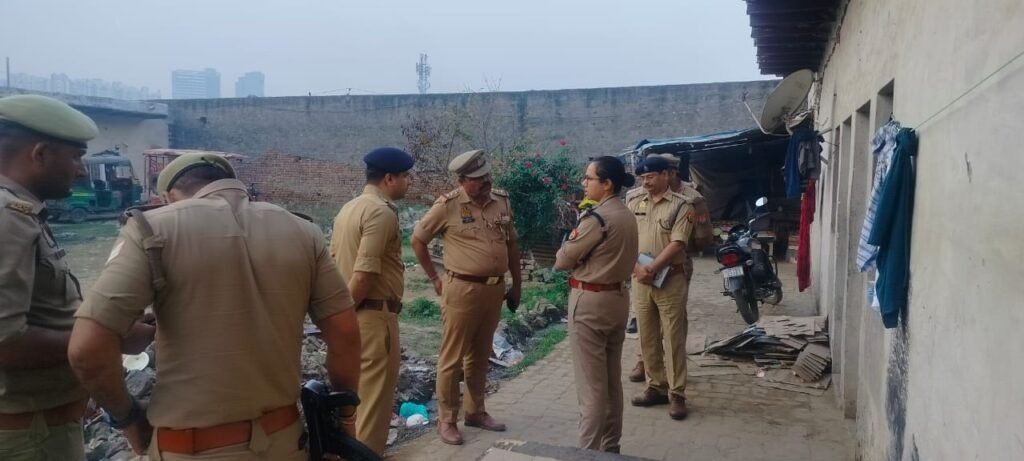 नोएड़ा एक्सटेंशन में रात दो बजे शराब न देने पर दबंगों ने सेल्समैन को मारी गोली, इलाज के दौरान मौत