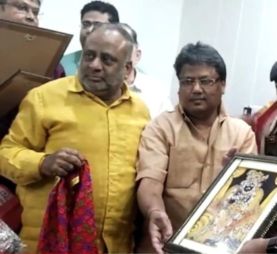 मथुरा के बिल्डर शंकर सेठ गिरफ्तार 300 हरे पेड़ काटने के मामले में हुई गिरफ्तारी ।