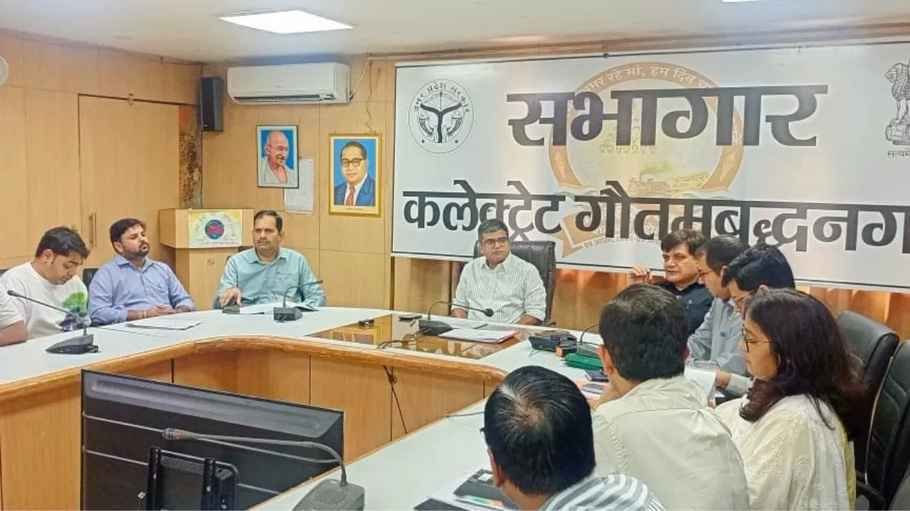 बिल्डरों को DM का सख्त आदेश नहीं की फ्लैट बायर्स की रजिस्ट्री तो होगी कानूनी कार्यवाही