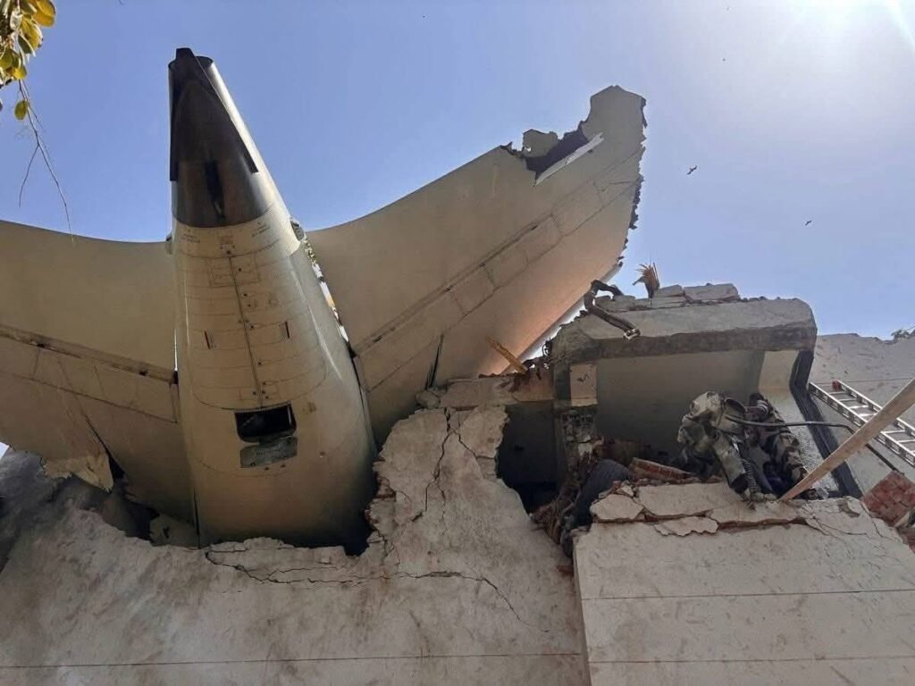 गुजरात में बड़ा प्लेन हादसा पूर्व CM विजय रूपाणी समेत 265 लोगों की मौत