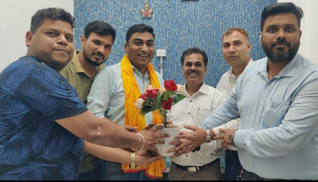 नेफोमा ने मनाया राष्ट्रीय चिकित्सक दिवस डाक्टर को किया सम्मानित।