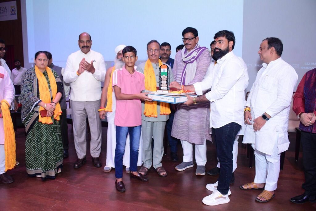 भारत डेवलपमेंट एसोसिएशन ने ग्रेटर नोएडा में प्रतिभा सम्मान समारोह आयोजित किया