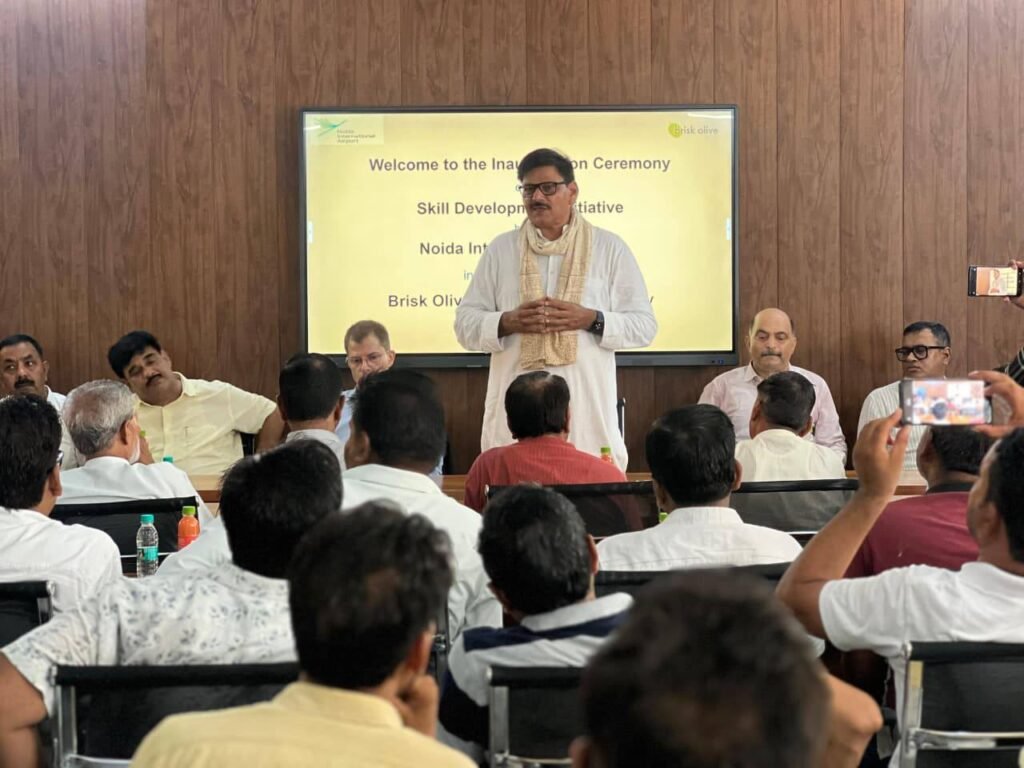 औद्योगिक विकास के साथ-साथ क्षेत्र के नौजवानों को रोज़गार सुनिश्चित कराना भी हमारी प्राथमिकता है – धीरेन्द्र सिंह