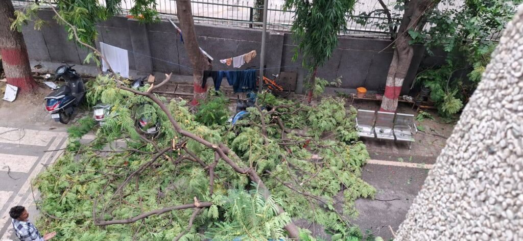 नोएडा उद्योग विहार सेक्टर 82 में टला बड़ा हादसा