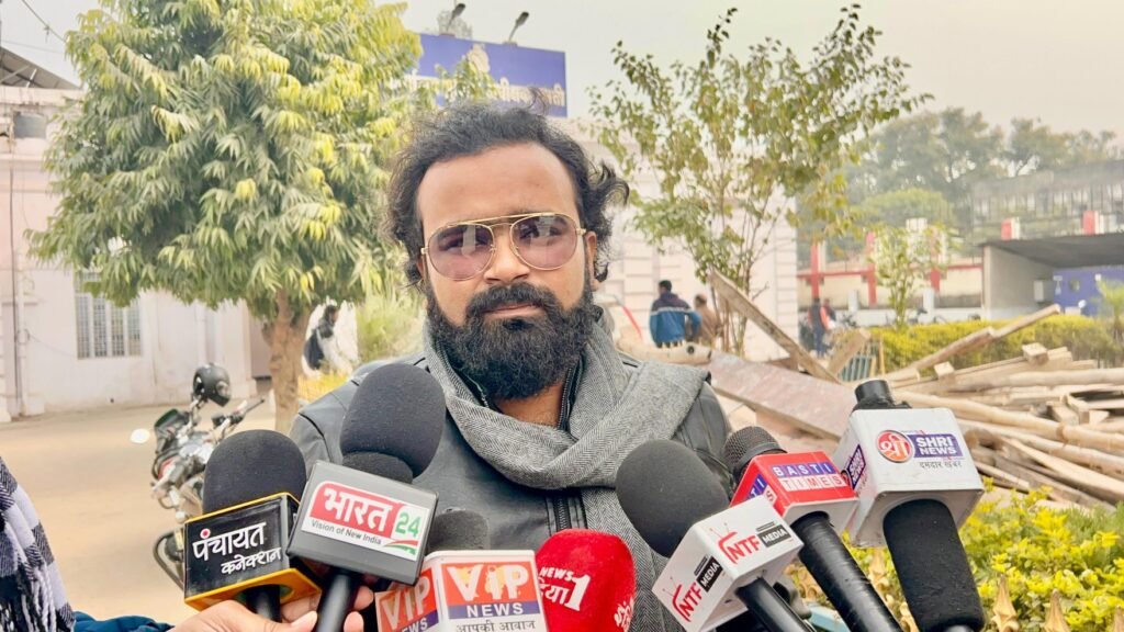 मतदाता सूची संबंधी आपत्ति के दौरान पत्रकार वेदिक द्विवेदी पर जानलेवा हमला