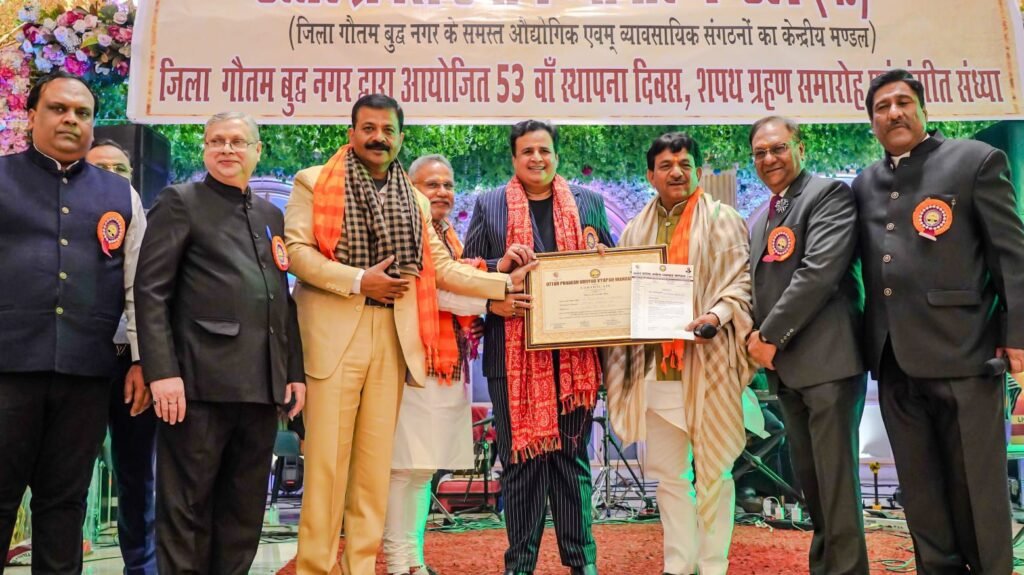 डा० पीयूष द्विवेदी ने उत्तर प्रदेश उद्योग व्यापार मंडल चेयरमैन की ली शपथ सामारोह में पहुंचे कई दिग्गज।