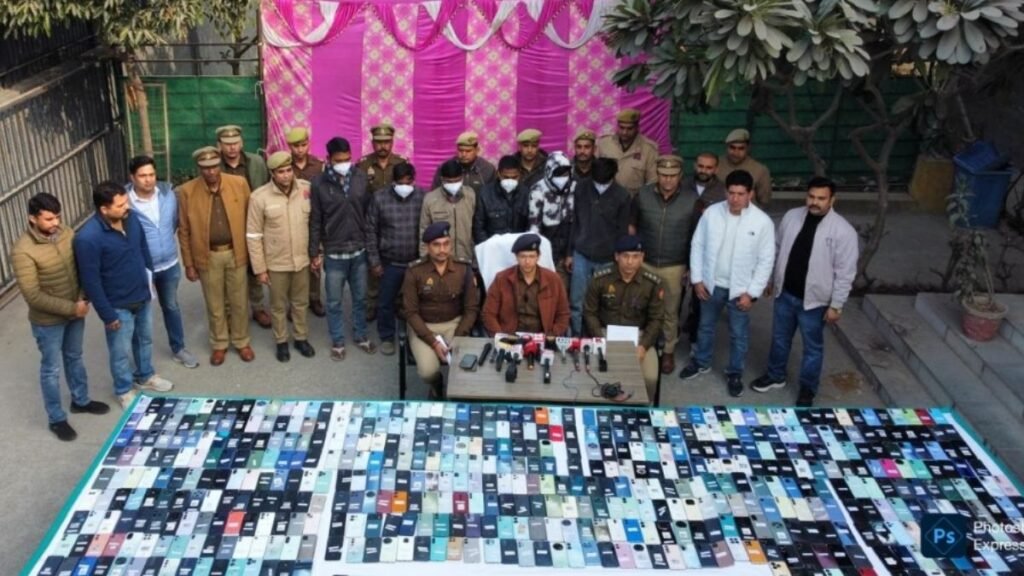 अब तक की सबसे बड़ी मोबाइल चोरी का नोएडा पुलिस ने किया भड़ाफोड़ मिले 8 करोड़ के 821 मोबाइल