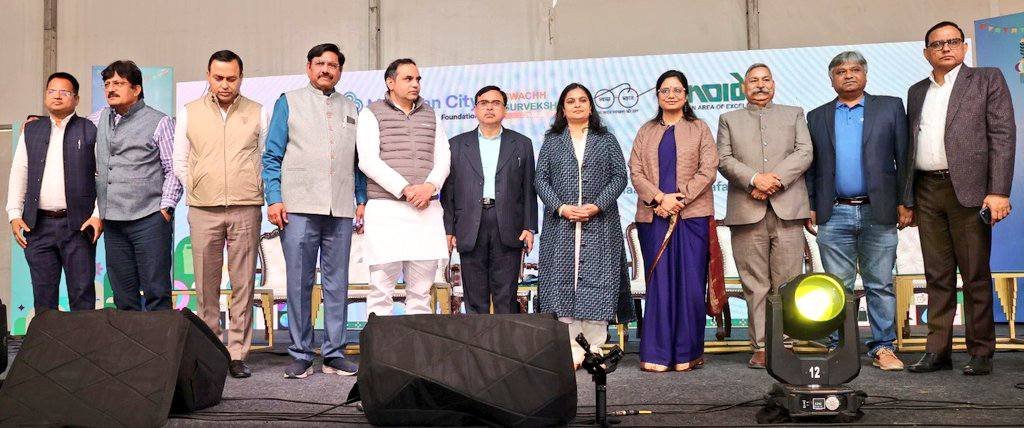 स्वच्छ सर्वेक्षण में नंबर-1 की ओर नोएडा के कदम ACEO वंदना त्रिपाठी ने नागरिकों को किया जागरूक।