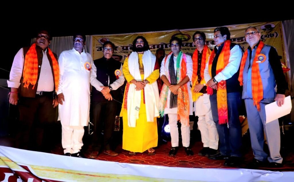 उत्तर प्रदेश उद्योग व्यापार मंडल द्वारा राष्ट्रीय संस्कृत पर्व रंगो उत्सव का फूलों की होली के संग किया गया आयोजन