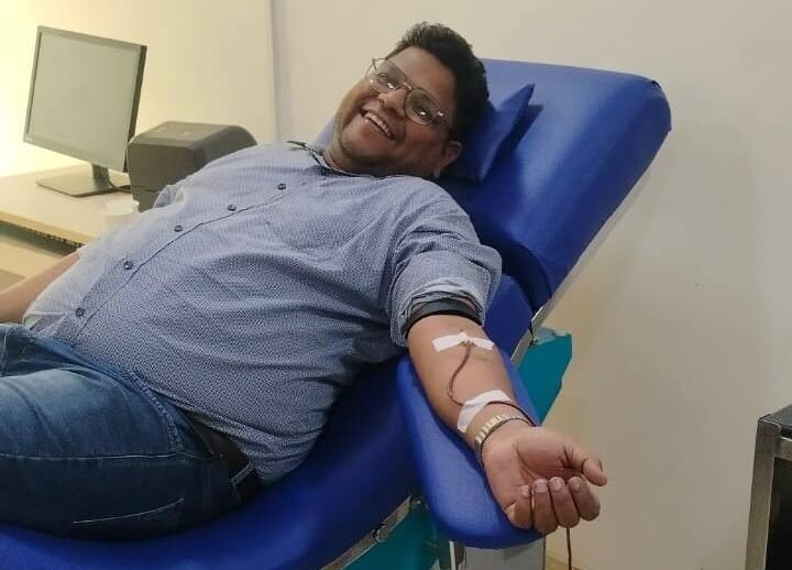 मानवता की मिसाल करते हुए नेफोमा सदस्य आशीष बंसल ने 55 वा किया रक्तदान ।