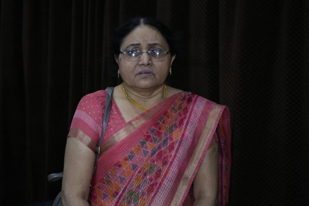 राष्ट्रपति की भी नहीं सुन रहा प्रशासन, थकी-हारी बुजुर्ग विधवा करेगी सीएम के घर पर आत्मदाह