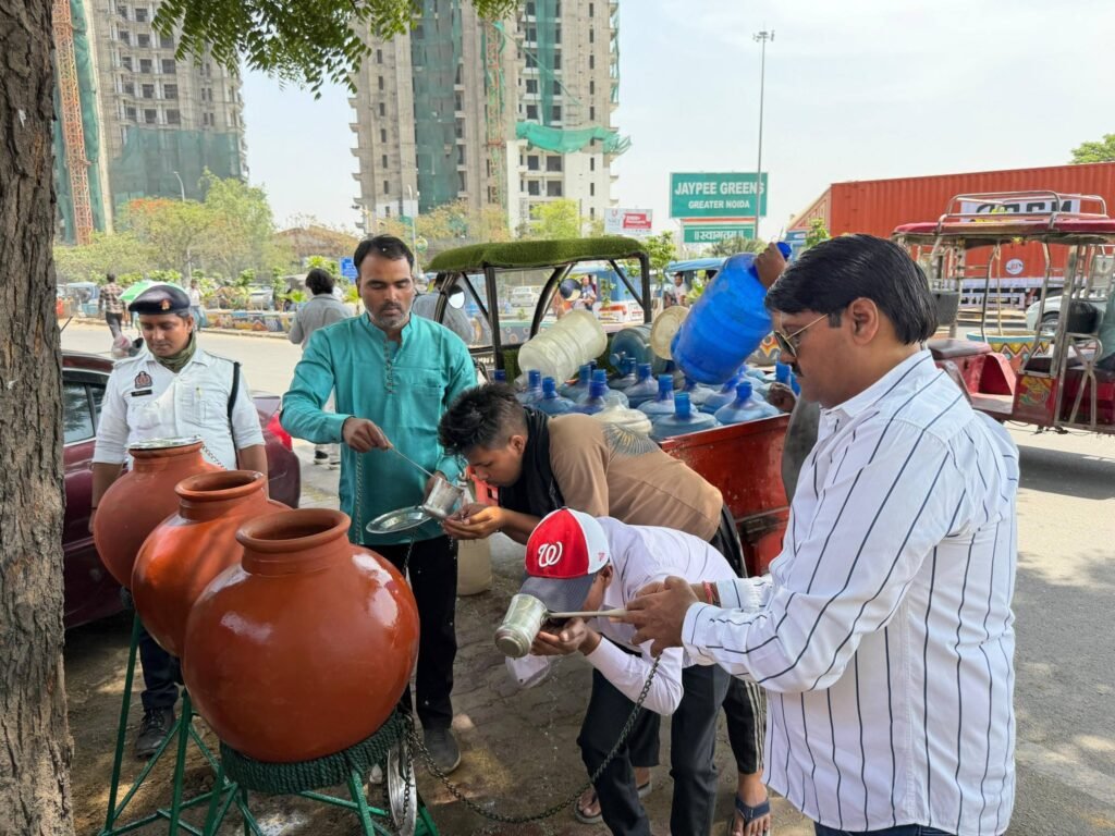 भीषण गर्मी में इंसानियत की मिसाल परी चौक पर लगा प्याऊ, राहगीरों को मिल रही ठंडे पानी की राहत