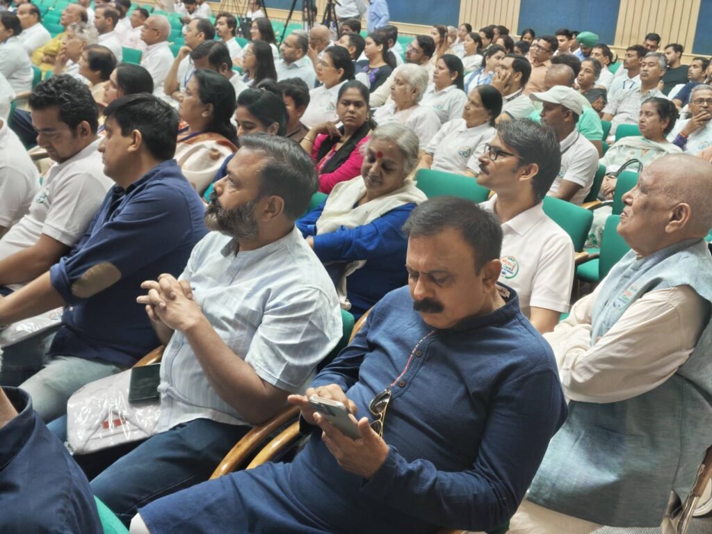 मेरा शहर मेरी ज़िम्मेदारी वरिष्ठ समाजसेवी महेश सक्सेना ने नोएडा आई केयर NGO की शुरुआत