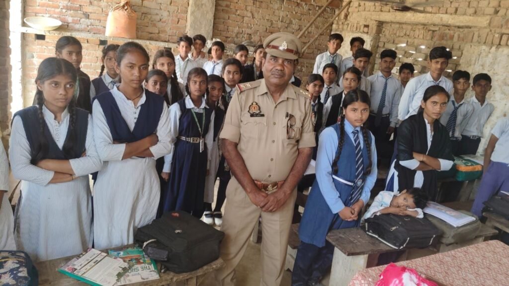 HMM एकेडमी पनियरा में बच्चियों एवं महिलाओं को सुरक्षा एवं सशक्तिकरण के बारे में जागरूक किया गया