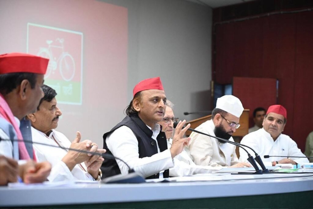 समाजवादी पार्टी के राष्ट्रीय अध्यक्ष एवं पूर्व मुख्यमंत्री अखिलेश यादव ने कहा है कि भाजपा लोकतंत्र के लिए खतरा