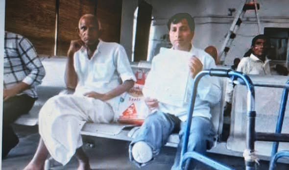 रागिनी गायक ओमपाल ने यथार्थ अस्पताल पर इलाज में लापरवाही के गंभीर आरोप लगाए कहा मेरे पैर काट दिया