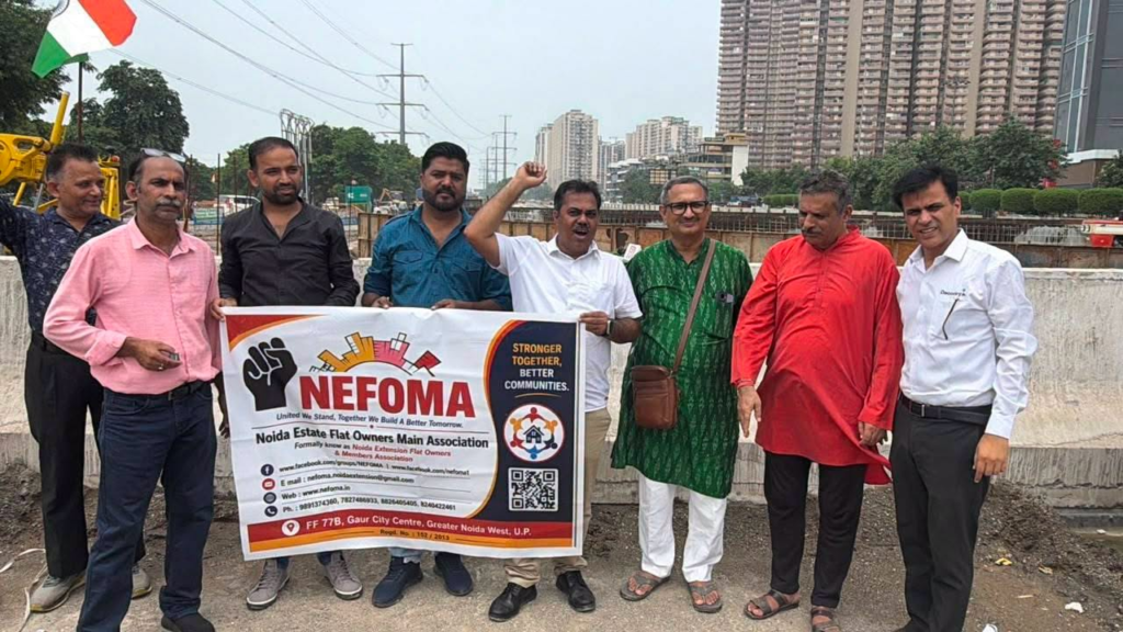 चार मूर्ति अंडरपास की धीमी रफ्तार और भयावह ट्रैफिक जाम के खिलाफ नेफोमा का प्रदर्शन