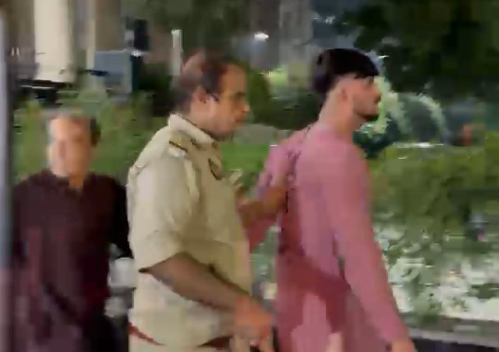 अम्रपाली जोडियाक में बिना नंबर प्लेट की कार से हंगामा, कई गाड़ियों को नुकसान, NHRF, AOA और निवासियों के संयुक्त प्रयास से देर रात FIR दर्ज
