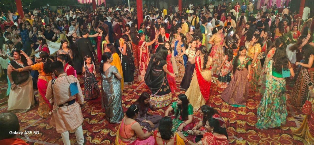 अम्रपाली ड्रीम वैली में भव्य नवदुर्गा पूजन एवं डांडिया महोत्सव का आयोजन