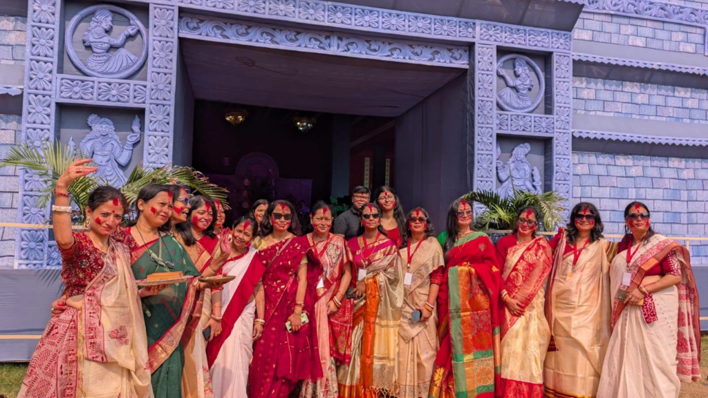 नोएडा की केपटाउन सोसाइटी में भव्य सिंदूर खेला के साथ दुर्गा पूजा का हुआ सफल समापन