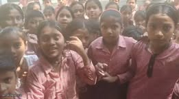 नयाबास सेक्टर 15 नोएडा के सरकारी स्कूल में बच्चों को पढ़ाने के लिए छः माह से क्लास में नहीं जाती मैडम