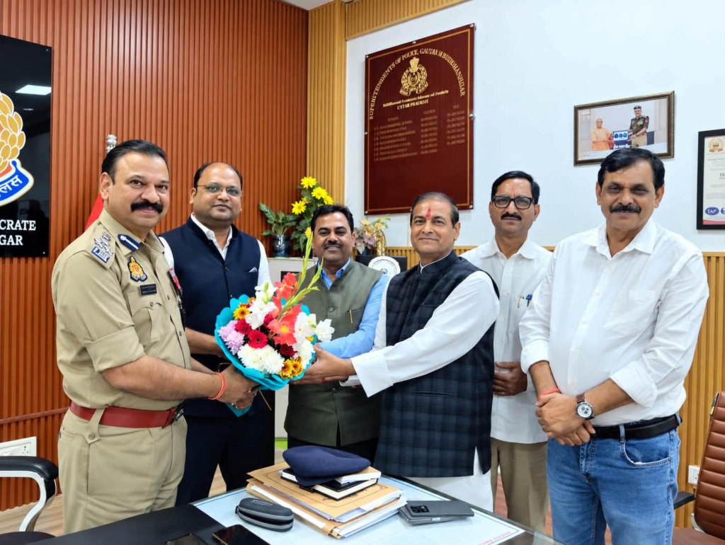 नोएडा हाईराइज फेडरेशन ने अपर पुलिस आयुक्त राजीव नारायण मिश्रा से की मुलाकात, सोसाइटियों के निवासियों की समस्याओं पर हुई चर्चा